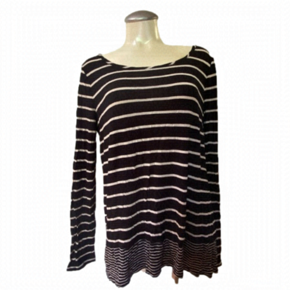 𝅺BCBG Max Azria Long Sleeve Dressy Top, EUC, Lg.